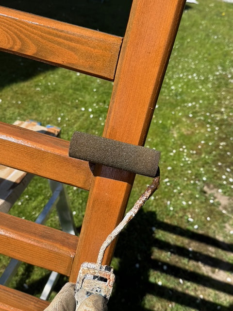 Praxisfoto: Holz lasieren mit dem Holzlasur-Set Basic