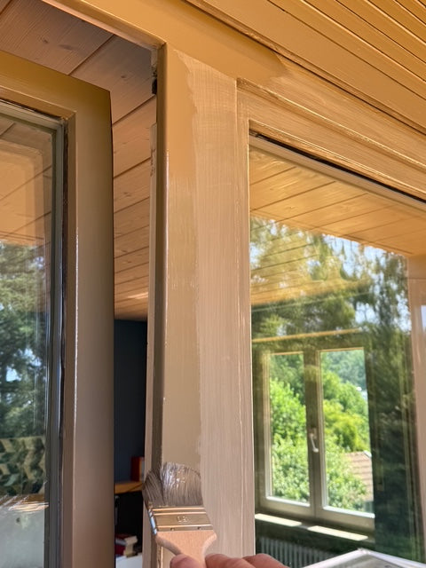 Praxisfoto: Fenster lackieren mit dem Fenster-Lackier-Set Basic